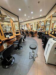 Holland Road Shopping Centre (D10), Retail #567485681